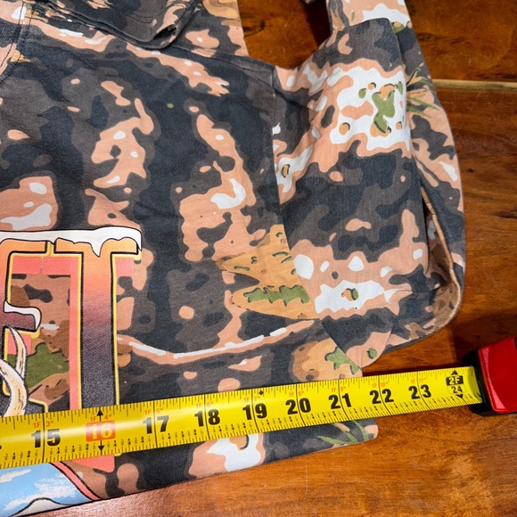 NEW Chinatown Market Big Buck Hunter Stops Here Camo Long Sleeve T-Shirt M - Picture 9 of 12